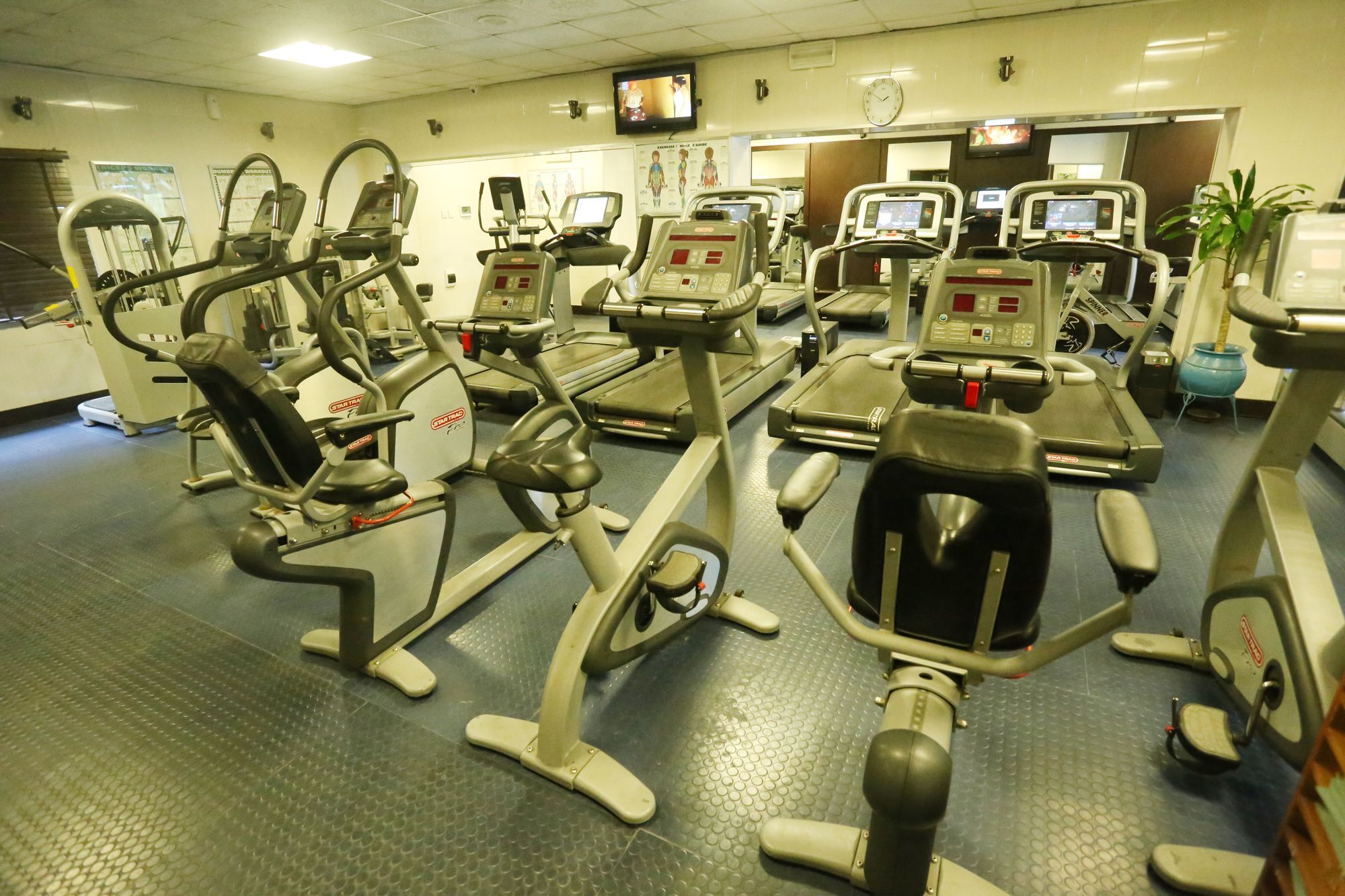 Sunfit - Fitness, Spa, Accommodation Aliayabiagba 外观 照片